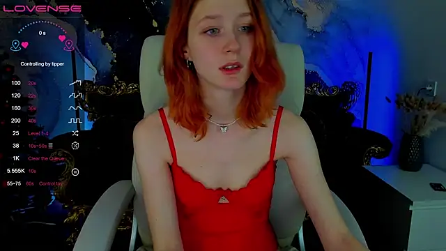 Snapshot of MagicLilu chatting on 12.29.24 MagicLilu online show from 12.29.24