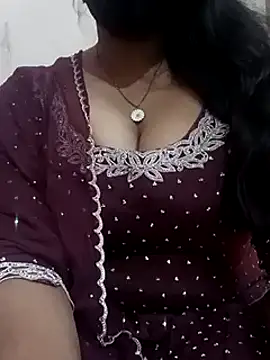 Snapshot of Anamika_Kapoor chatting on 01.05.25 Anamika Kapoor online show from 01.05.25