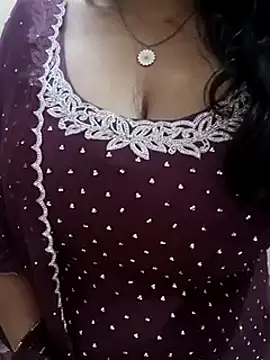 Snapshot of Anamika_Kapoor chatting on 01.05.25 Anamika Kapoor online show from 01.05.25