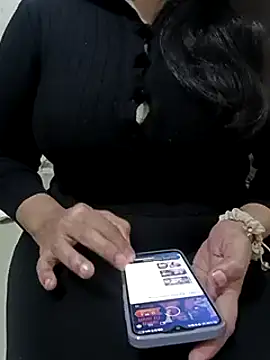 Snapshot of Anamika_Kapoor chatting on 01.15.25 Anamika Kapoor online show from 01.15.25