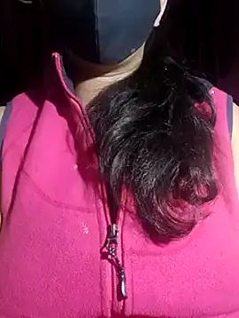 Snapshot of Anamika_Kapoor chatting on 02.12.25 Anamika Kapoor online show from 02.12.25