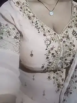 Snapshot of Anamika_Kapoor chatting on 03.05.25 Anamika Kapoor online show from 03.05.25