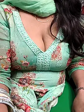 Snapshot of Anamika_Kapoor chatting on 09.29.25 Anamika Kapoor online show from 09.29.25