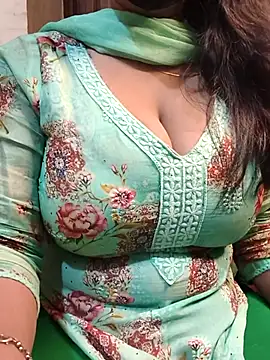 Snapshot of Anamika_Kapoor chatting on 10.02.25 Anamika Kapoor online show from 10.02.25