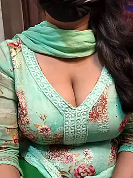 Snapshot of Anamika_Kapoor chatting on 10.03.25 Anamika Kapoor online show from 10.03.25