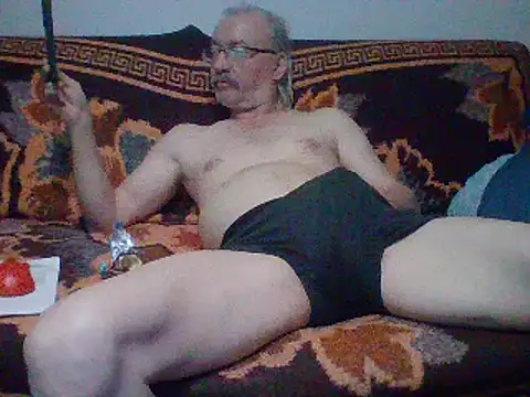 Snapshot of loverboyxxx69 chatting on 02.16.25 loverboyxxx69 online show from 02.16.25