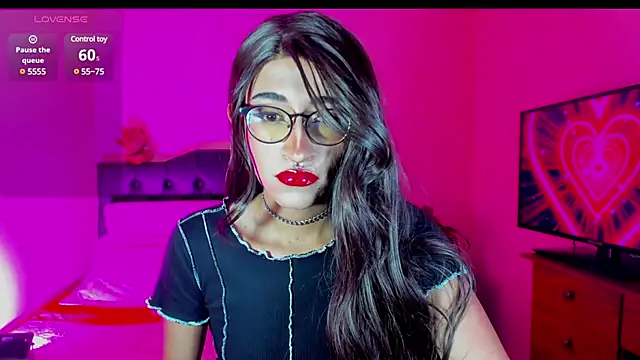 Snapshot of Lararose01 chatting on 12.02.24 Lararose01 online show from 12.02.24