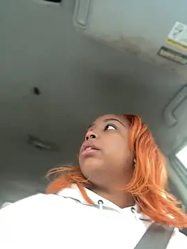 Snapshot of Jayhoney25 chatting on 10.27.25 Jayhoney25 online show from 10.27.25