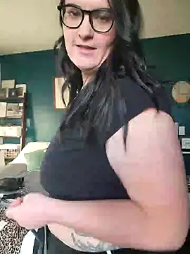 Snapshot of _CumSeeV_ chatting on 12.05.24  CumSeeV  online show from 12.05.24