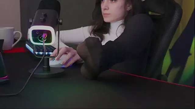 Snapshot of Kathleen_Meow chatting on 12.19.24 Kathleen Meow online show from 12.19.24