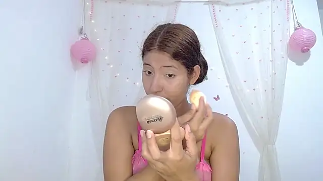 Snapshot of evaluna_horny_ chatting on 09.20.25 evaluna horny  online show from 09.20.25