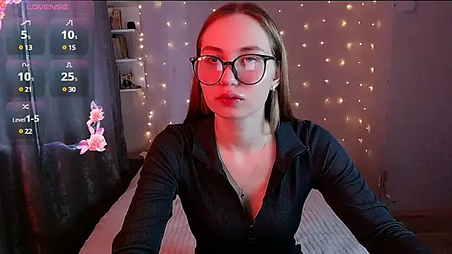 Snapshot of Miya_Mark chatting on 01.28.25 Miya Mark online show from 01.28.25