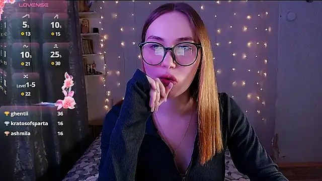 Snapshot of Miya_Mark chatting on 03.05.25 Miya Mark online show from 03.05.25