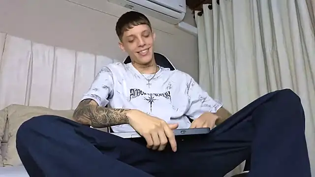 Snapshot of Adam_hard_ chatting on 09.11.25 Adam hard  online show from 09.11.25