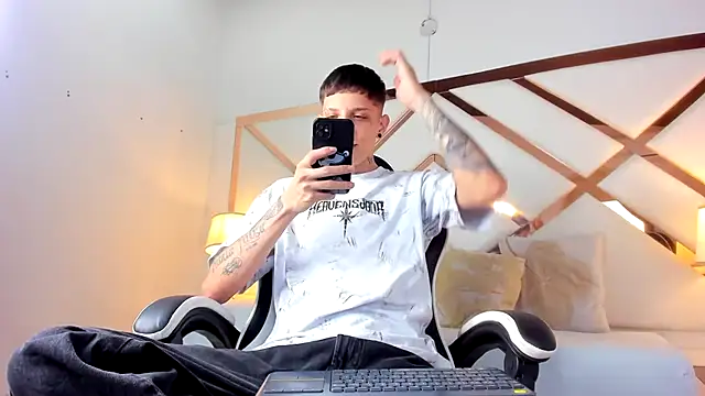 Snapshot of Adam_hard_ chatting on 09.26.25 Adam hard  online show from 09.26.25