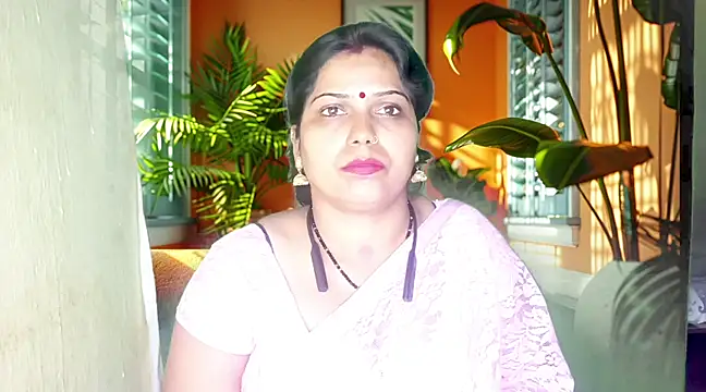 Snapshot of mamoni91 chatting on 02.15.25 mamoni91 online show from 02.15.25