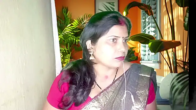 Snapshot of mamoni91 chatting on 02.15.25 mamoni91 online show from 02.15.25