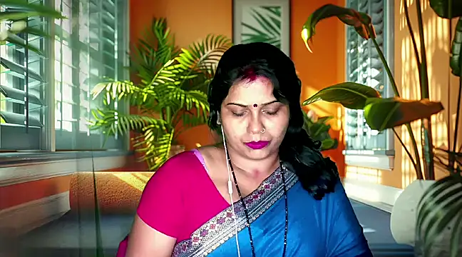Snapshot of mamoni91 chatting on 02.25.25 mamoni91 online show from 02.25.25