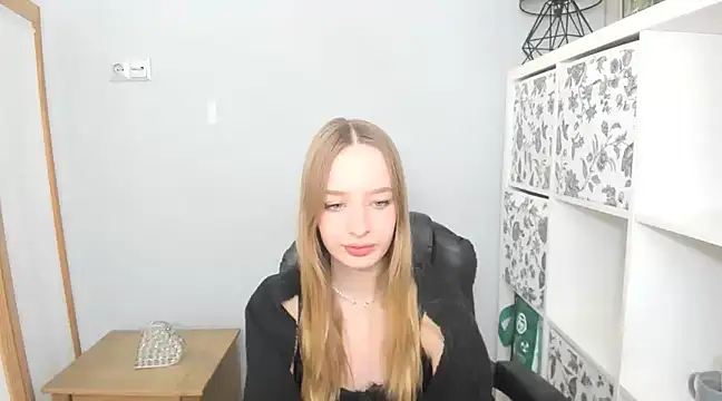 Snapshot of LilaGold chatting on 01.20.25 LilaGold online show from 01.20.25