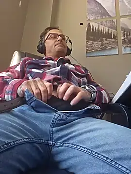 Snapshot of dadbod1178 chatting on 02.20.25 dadbod1178 online show from 02.20.25