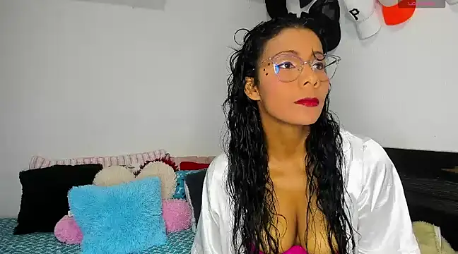 Snapshot of Nenita_Hot_ chatting on 03.06.25 Nenita Hot online show from 03.06.25