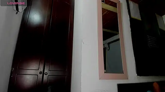 Snapshot of Nenita_Hot_ chatting on 10.07.25 Nenita Hot online show from 10.07.25