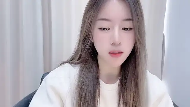 Snapshot of chloe-01 chatting on 12.03.24 chloe-01 online show from 12.03.24