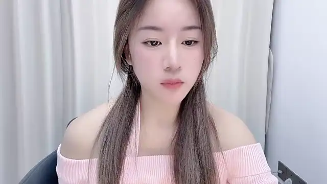 Snapshot of chloe-01 chatting on 12.04.24 chloe-01 online show from 12.04.24