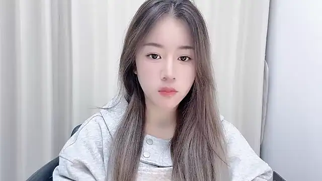 Snapshot of chloe-01 chatting on 12.05.24 chloe-01 online show from 12.05.24