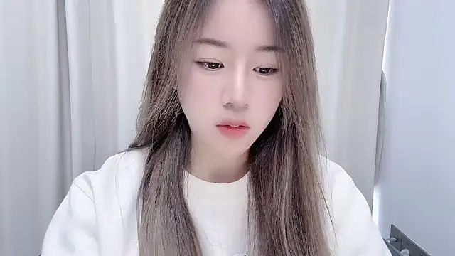 Snapshot of chloe-01 chatting on 12.09.24 chloe-01 online show from 12.09.24