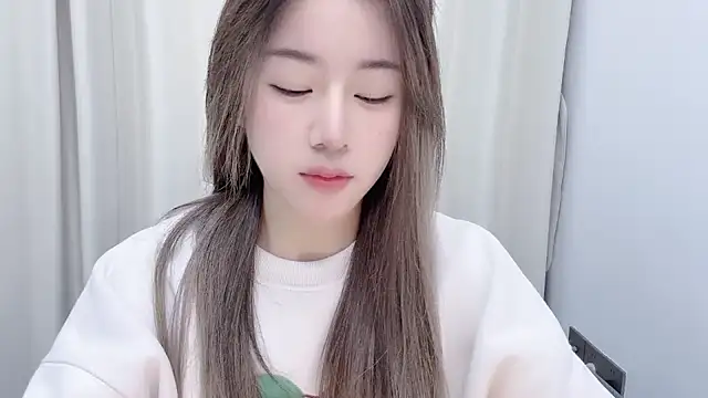 Snapshot of chloe-01 chatting on 12.14.24 chloe-01 online show from 12.14.24