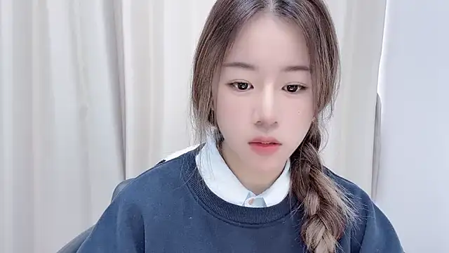 Snapshot of chloe-01 chatting on 12.16.24 chloe-01 online show from 12.16.24