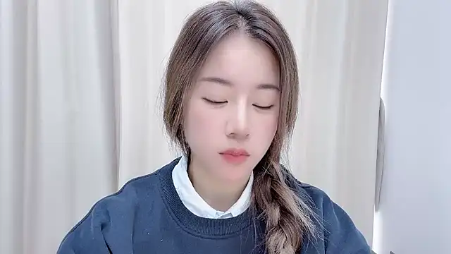 Snapshot of chloe-01 chatting on 12.16.24 chloe-01 online show from 12.16.24