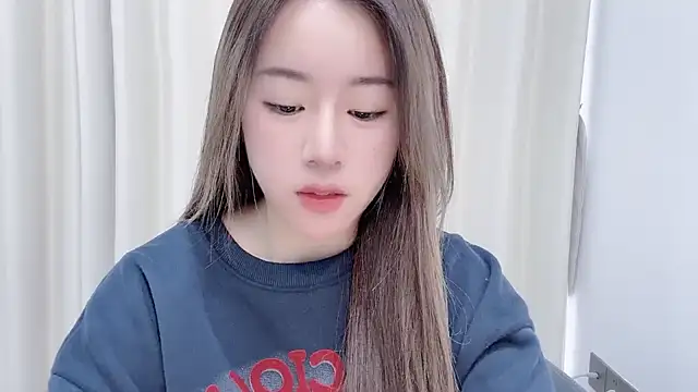 chloe-01 online show from 12.24.24