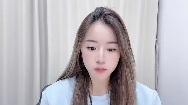 Snapshot of chloe-01 chatting on 12.29.24 chloe-01 online show from 12.29.24