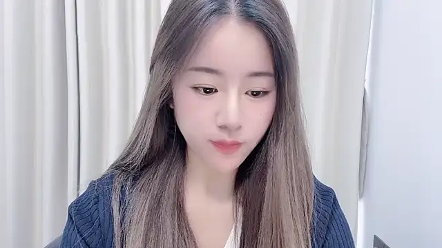 Snapshot of chloe-01 chatting on 01.10.25 chloe-01 online show from 01.10.25