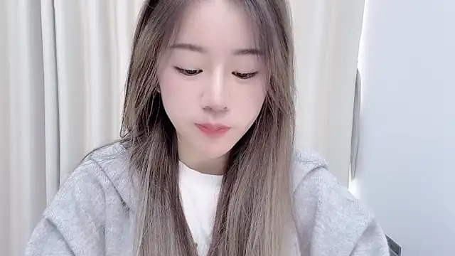 Snapshot of chloe-01 chatting on 01.11.25 chloe-01 online show from 01.11.25