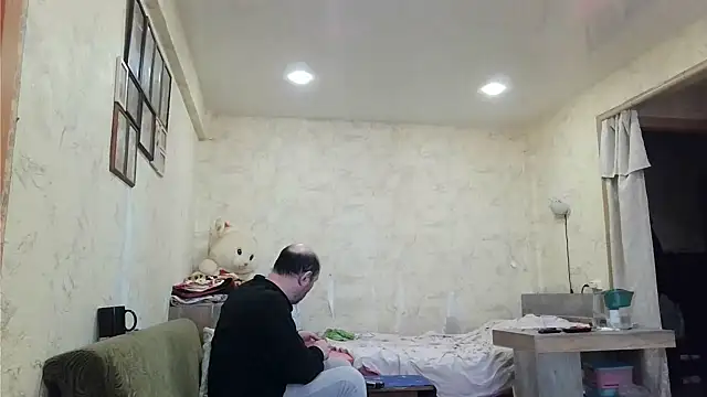 Snapshot of AgnichBan chatting on 01.19.25 AgnichBan online show from 01.19.25