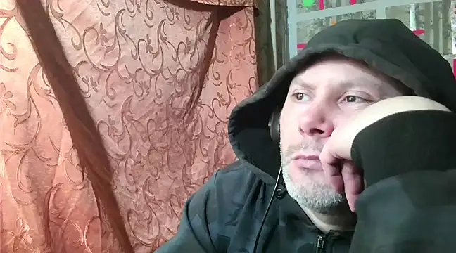 Snapshot of AgnichBan chatting on 02.14.25 AgnichBan online show from 02.14.25