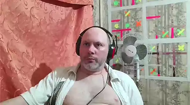 Snapshot of AgnichBan chatting on 03.13.25 AgnichBan online show from 03.13.25