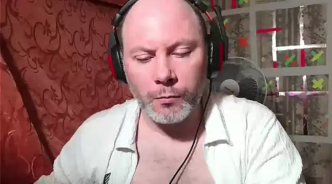 Snapshot of AgnichBan chatting on 03.13.25 AgnichBan online show from 03.13.25