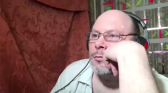 Snapshot of AgnichBan chatting on 03.14.25 AgnichBan online show from 03.14.25