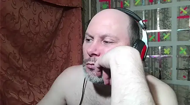 Snapshot of AgnichBan chatting on 03.15.25 AgnichBan online show from 03.15.25