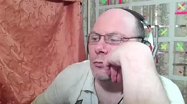 Snapshot of AgnichBan chatting on 03.19.25 AgnichBan online show from 03.19.25