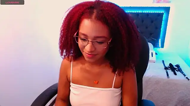 Snapshot of Lorena_Vieira_ chatting on 01.13.25 Lorena Vieira  online show from 01.13.25