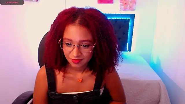 Snapshot of Lorena_Vieira_ chatting on 01.18.25 Lorena Vieira  online show from 01.18.25