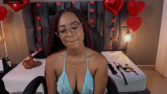 Snapshot of Lorena_Vieira_ chatting on 02.12.25 Lorena Vieira  online show from 02.12.25