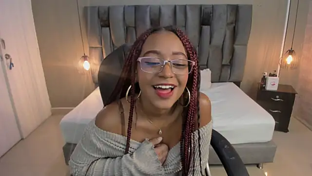 Snapshot of Lorena_Vieira_ chatting on 03.12.25 Lorena Vieira  online show from 03.12.25