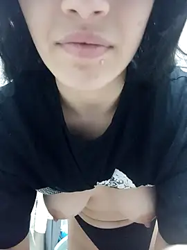 Snapshot of Virgin_Pussy_Love chatting on 12.01.24 Virgin Pussy Love online show from 12.01.24