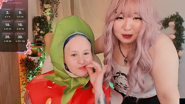 Snapshot of mei_honey_ chatting on 12.13.24 mei honey  online show from 12.13.24